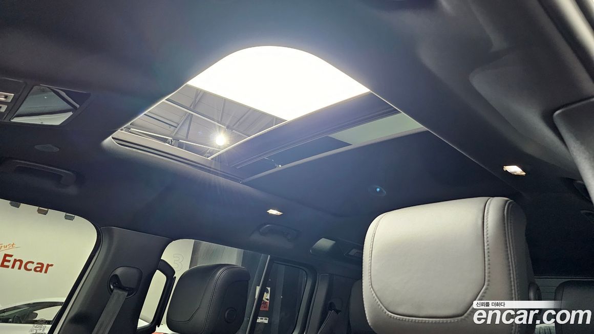 Land Rover Defender 2024