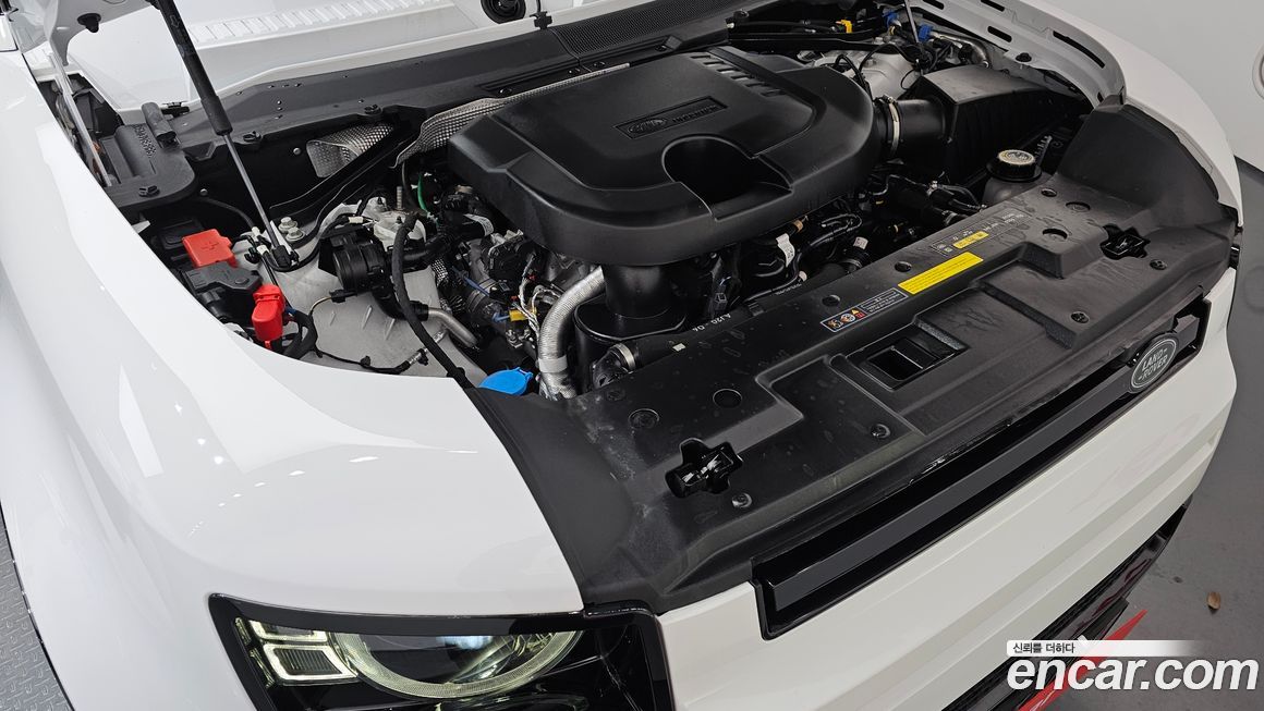 Land Rover Defender 2024