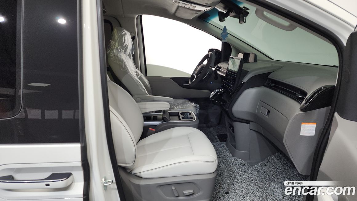 Hyundai Staria 2025