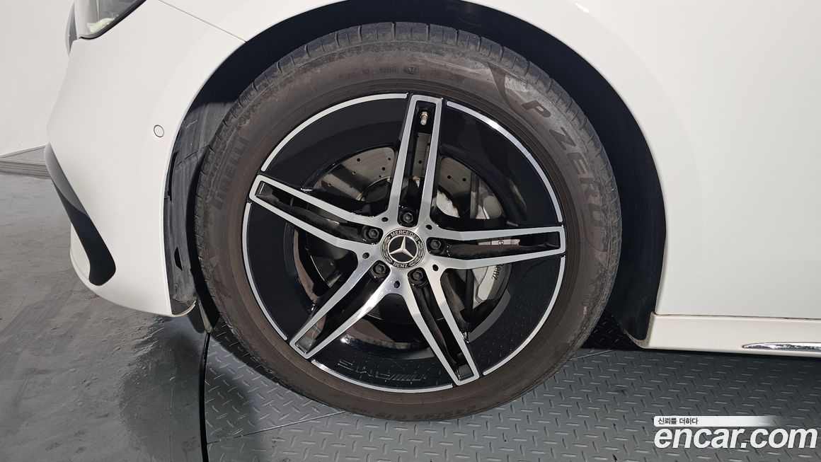 Mercedes-Benz E-Class 2024