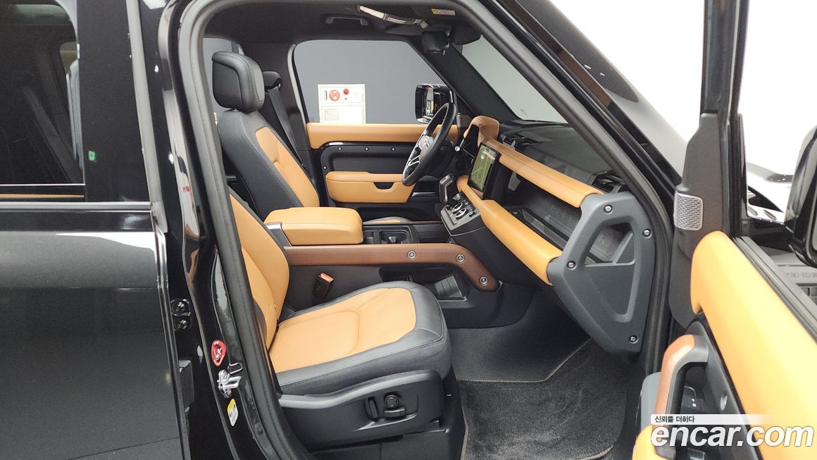 Land Rover Defender 2024