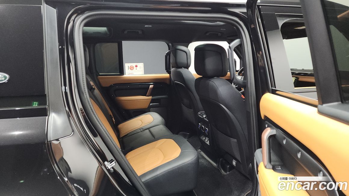 Land Rover Defender 2024