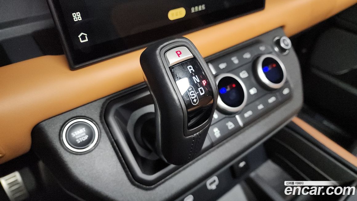 Land Rover Defender 2024