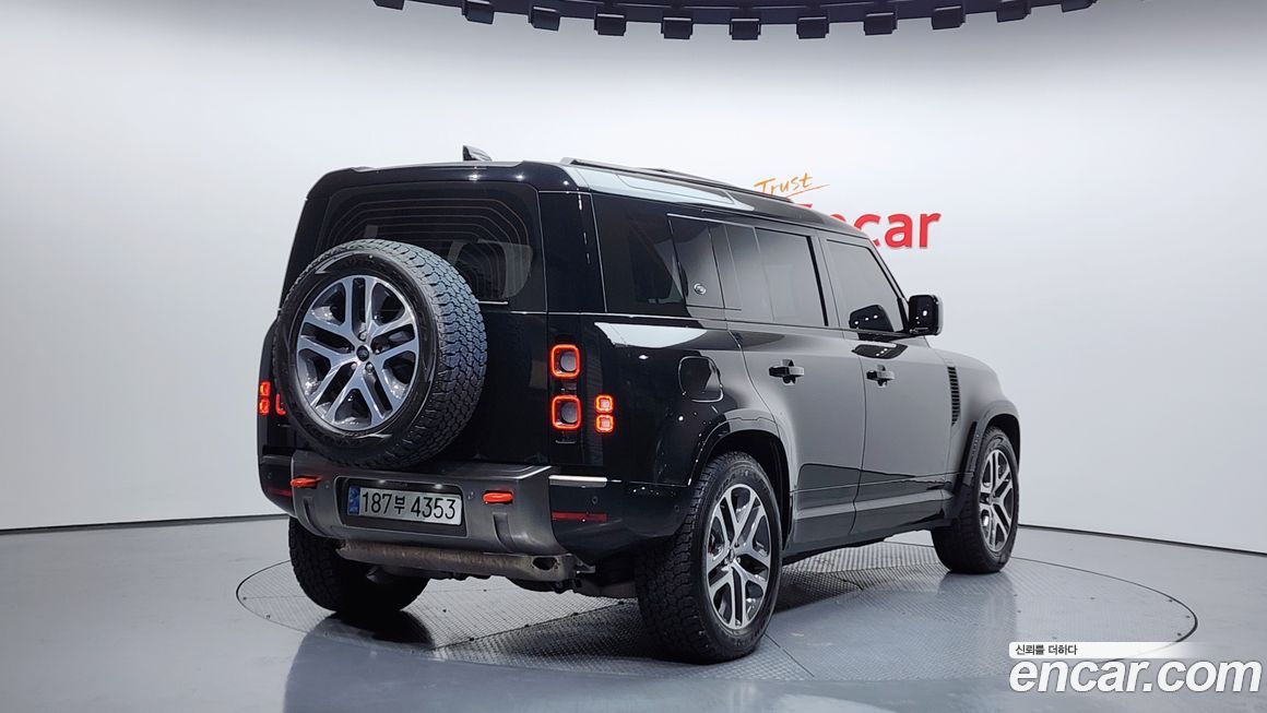 Land Rover Defender 2024