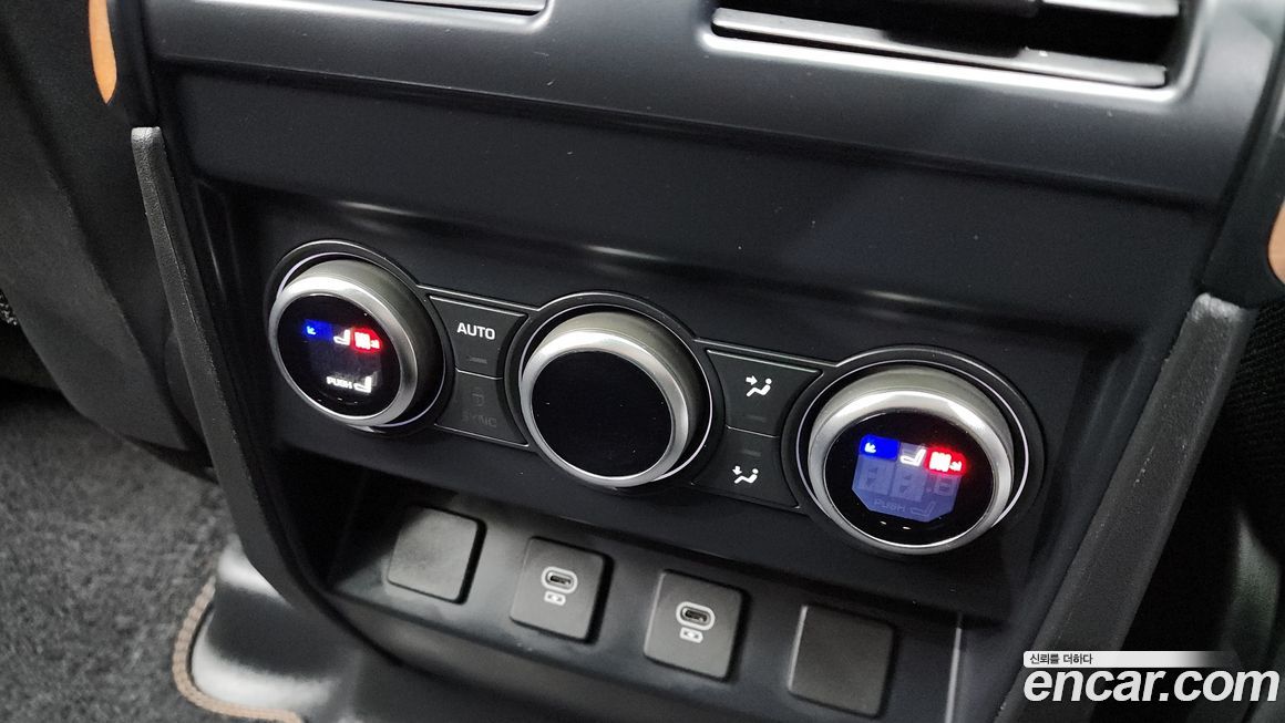 Land Rover Defender 2024