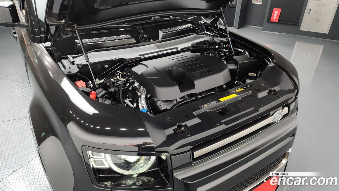 Land Rover Defender 2024