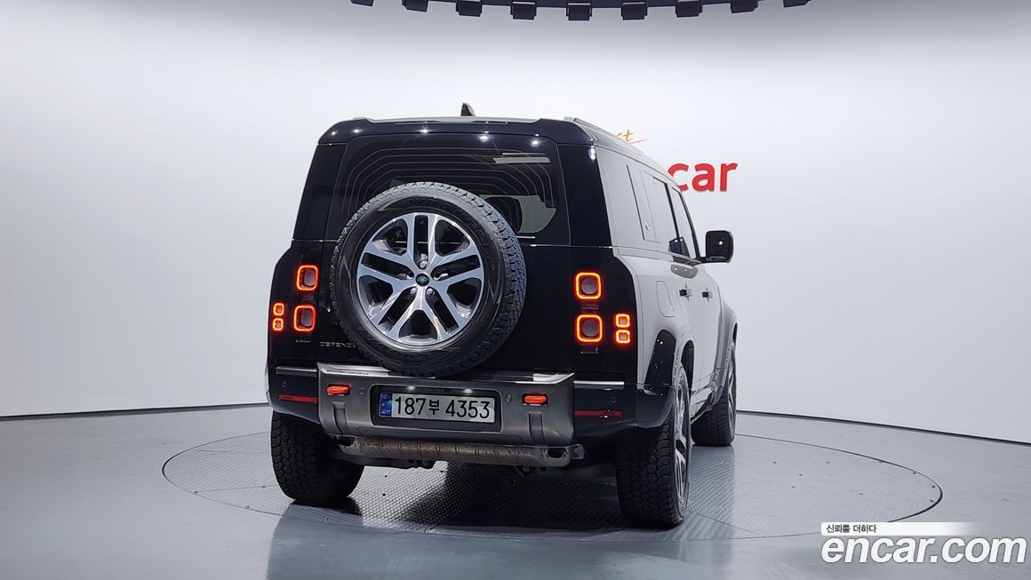 Land Rover Defender 2024