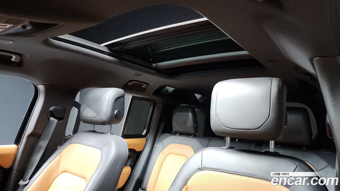 Land Rover Defender 2024