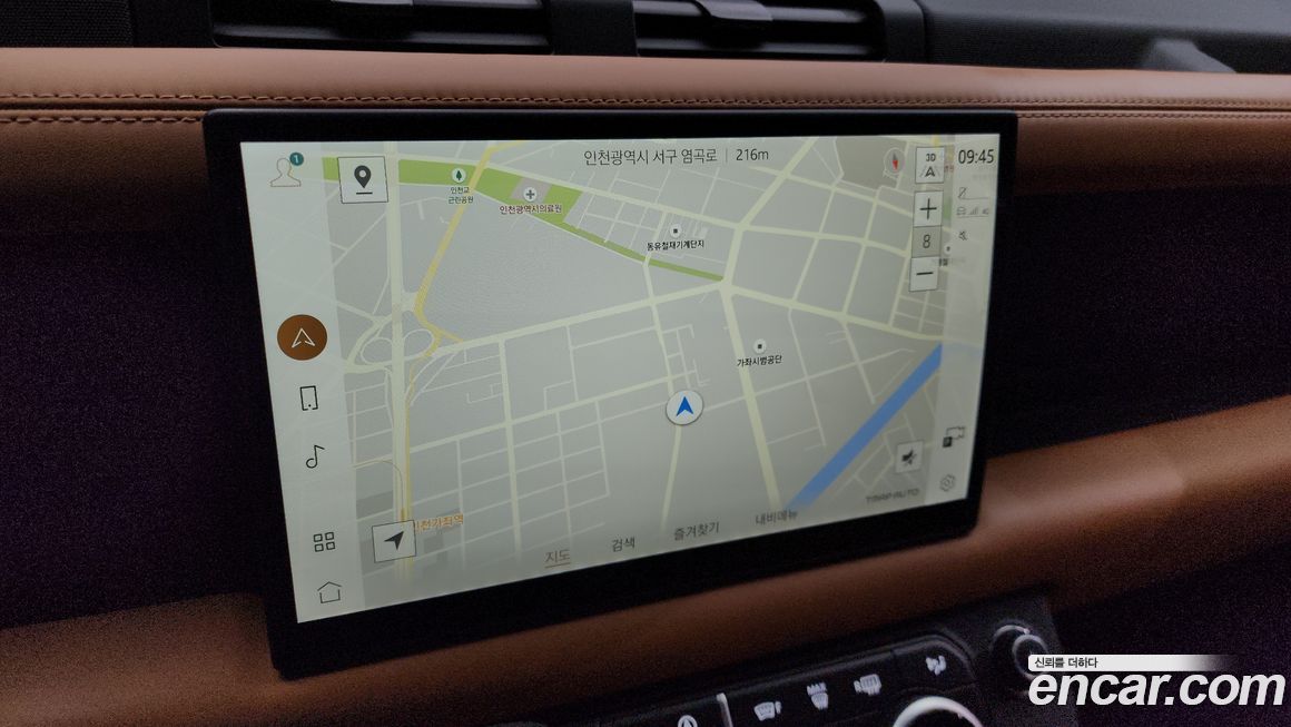 Land Rover Defender 2024