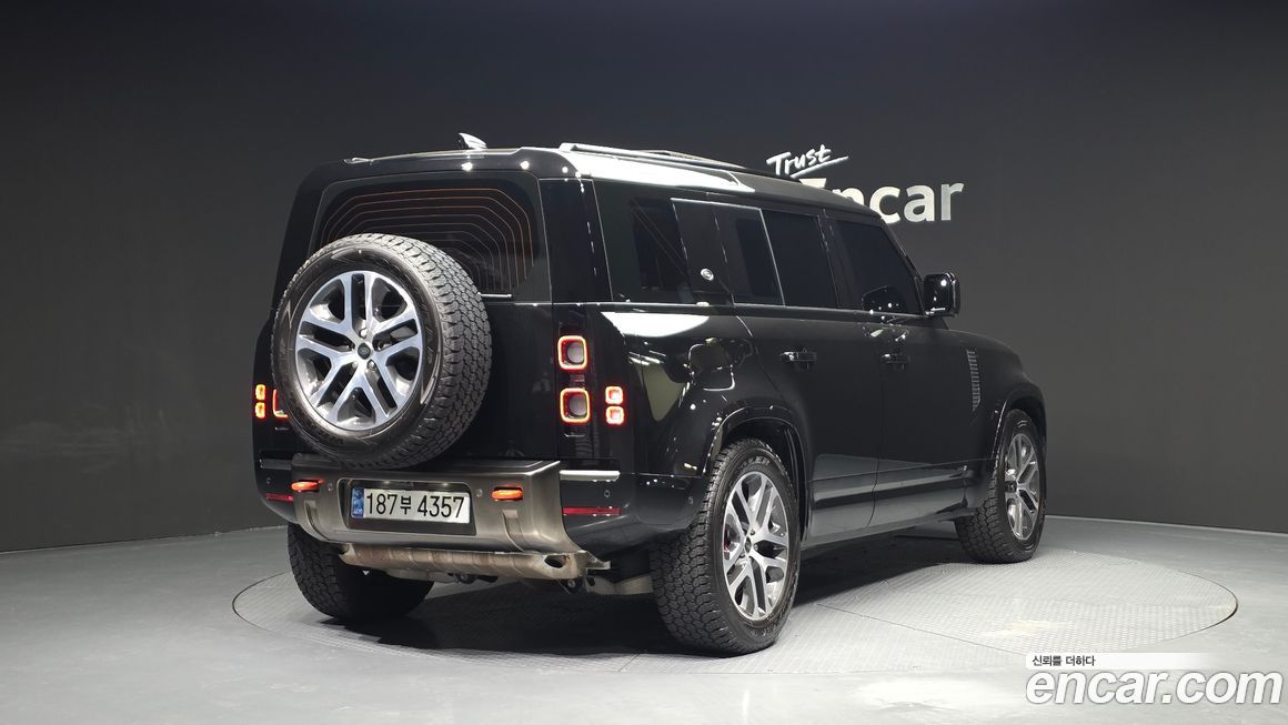 Land Rover Defender 2024