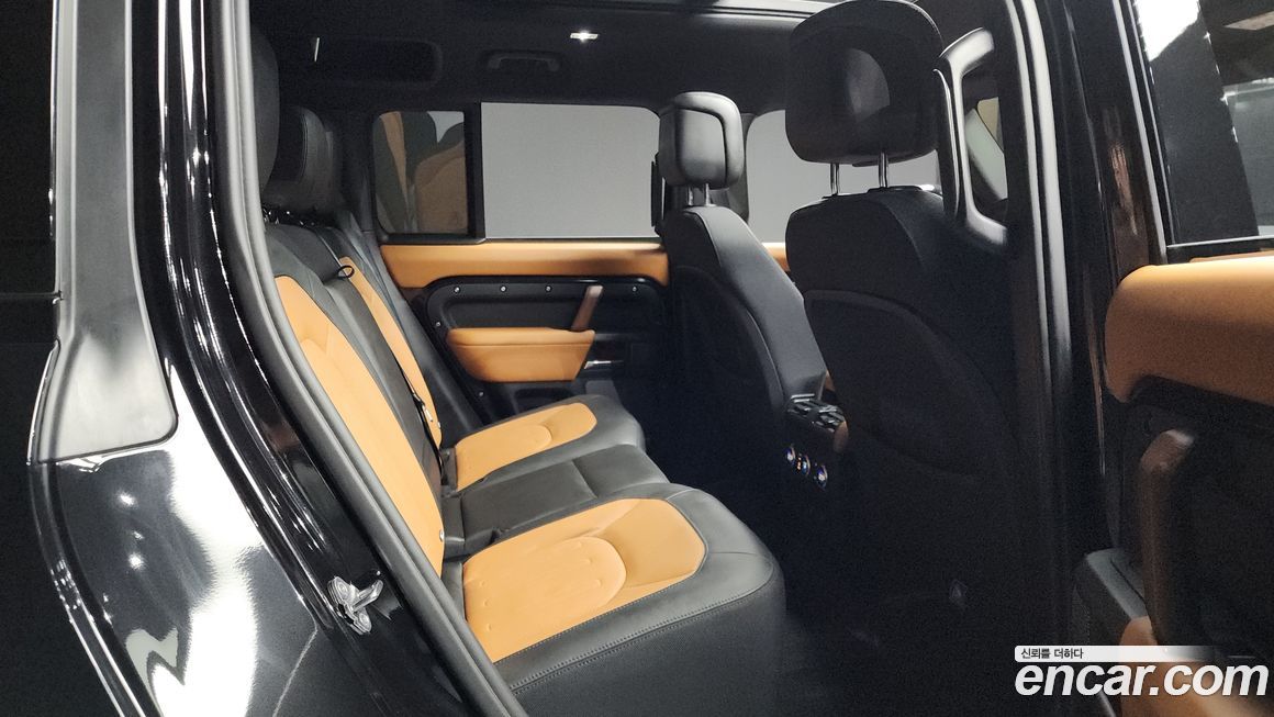 Land Rover Defender 2024