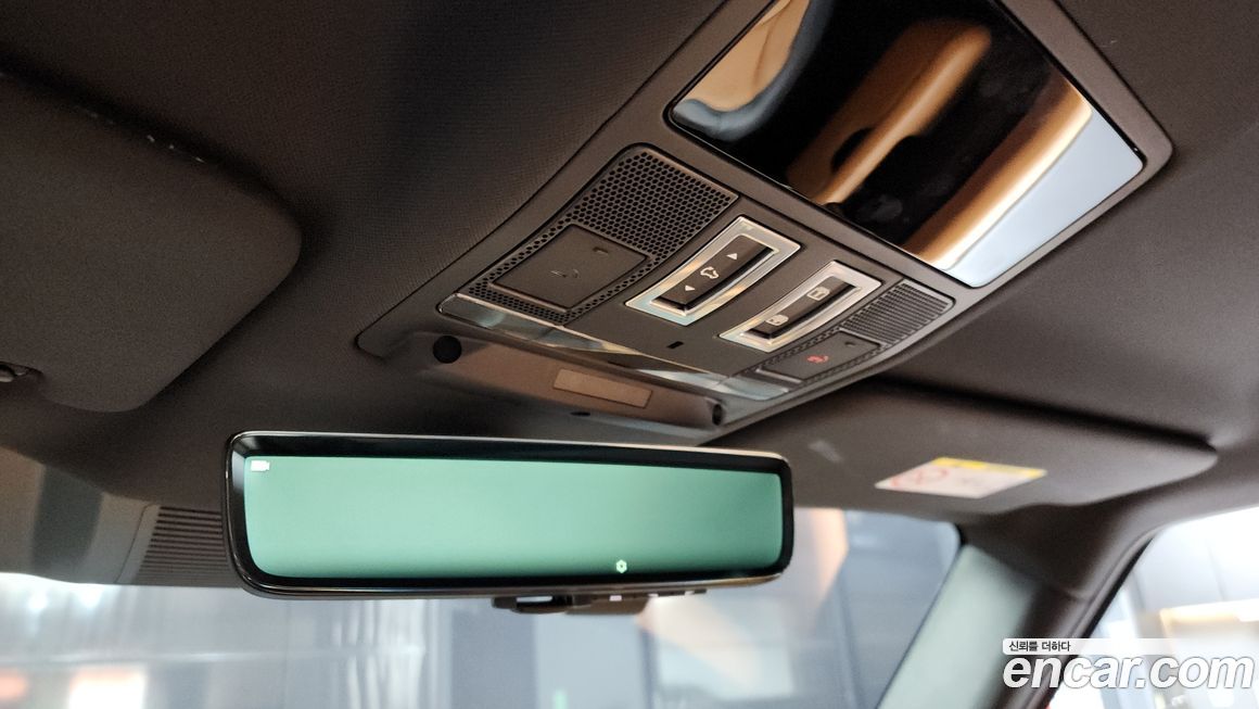 Land Rover Defender 2024