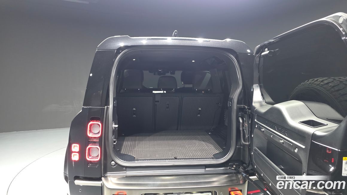 Land Rover Defender 2024