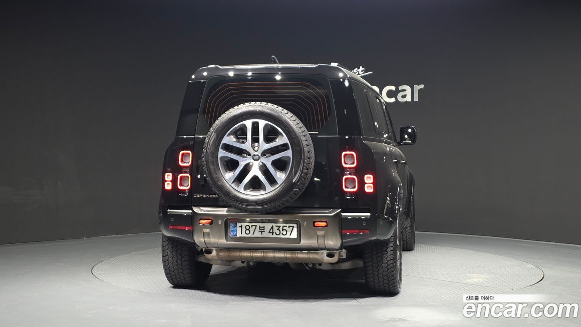 Land Rover Defender 2024