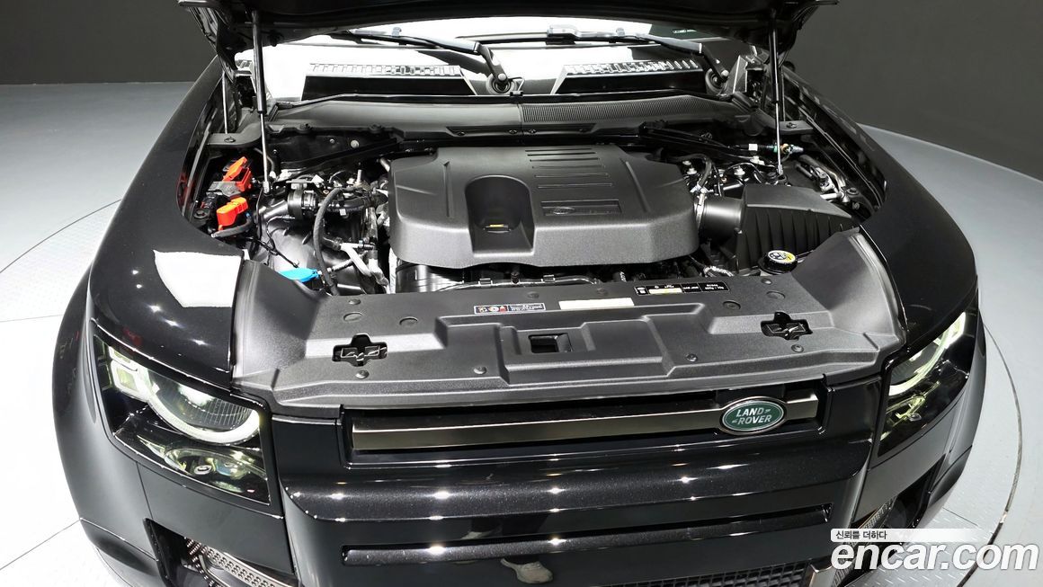 Land Rover Defender 2024