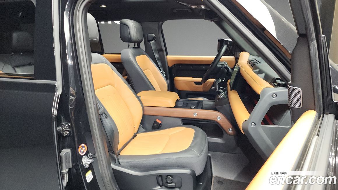 Land Rover Defender 2024