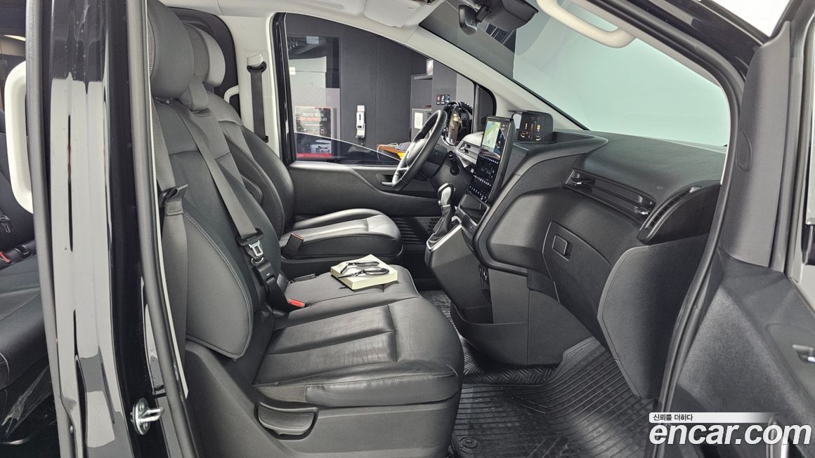 Hyundai Staria 2025