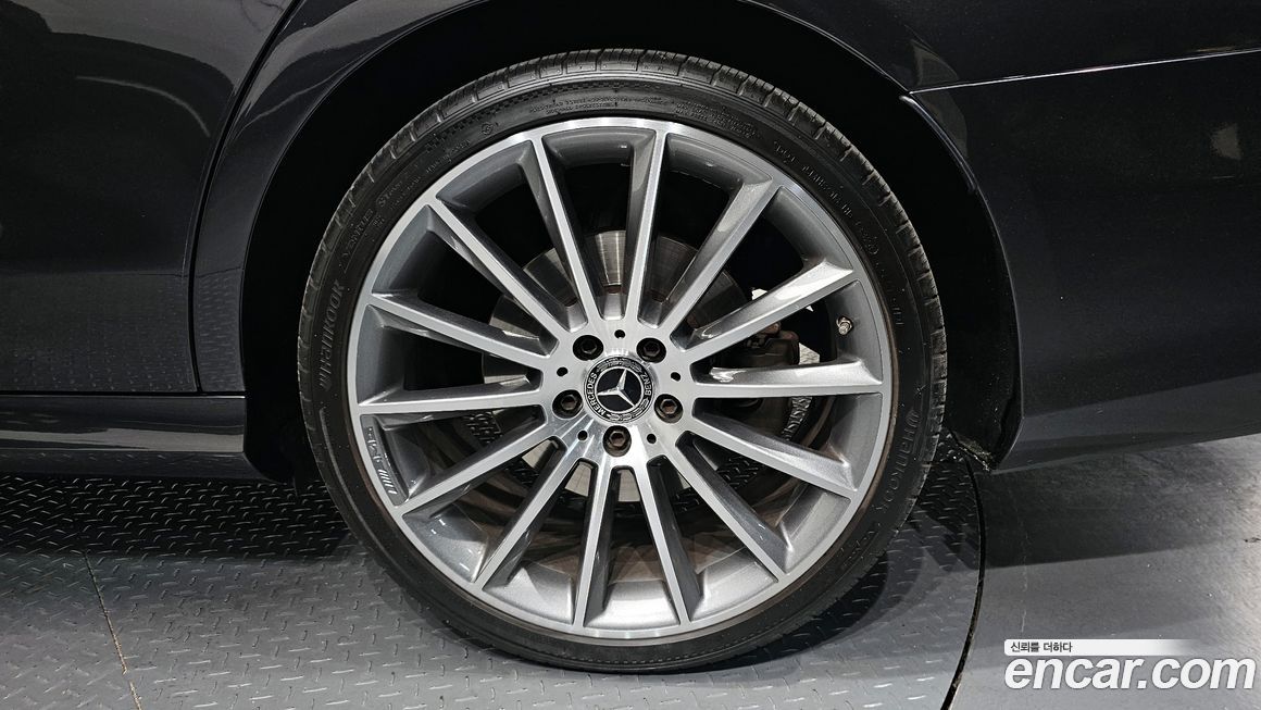 Mercedes-Benz E-Class 2021