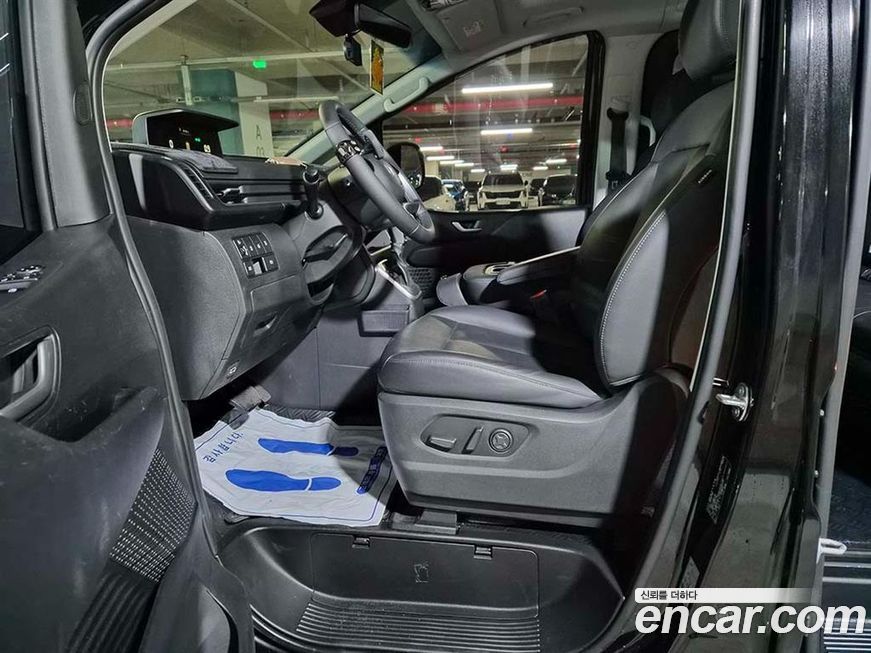 Hyundai Staria 2025