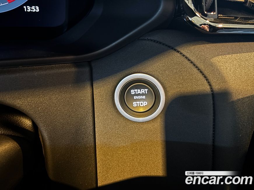 Land Rover Range Rover Velar 2025