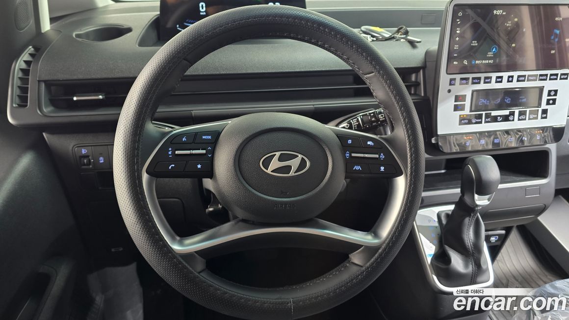 Hyundai Staria 2025