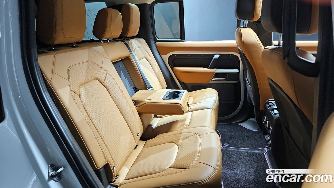 Land Rover Defender 2023