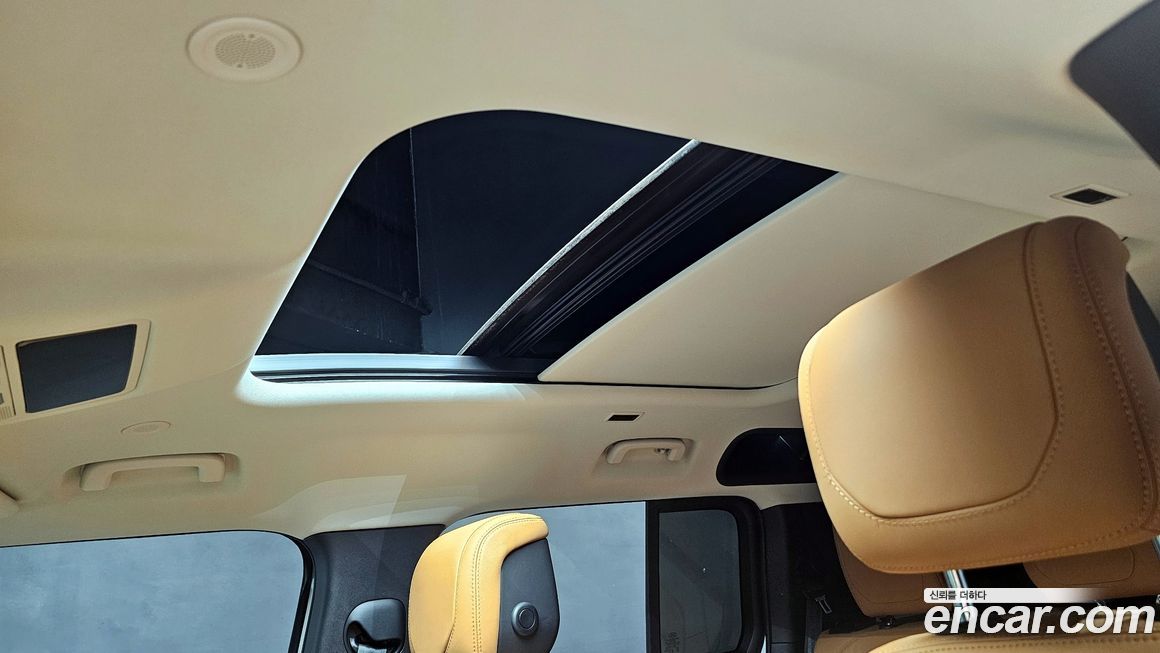 Land Rover Defender 2023