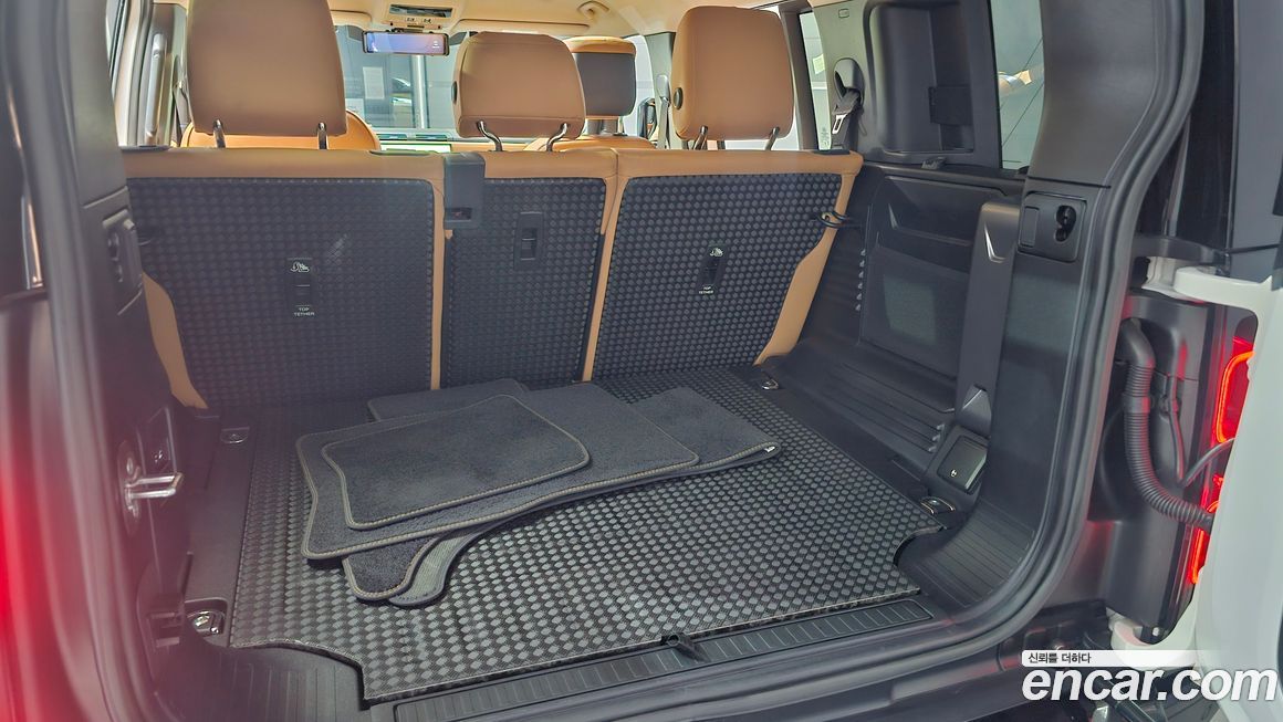 Land Rover Defender 2023