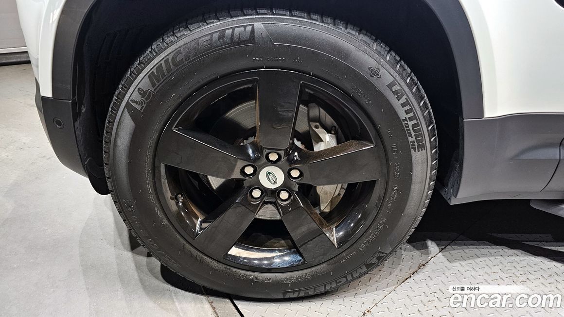 Land Rover Defender 2023