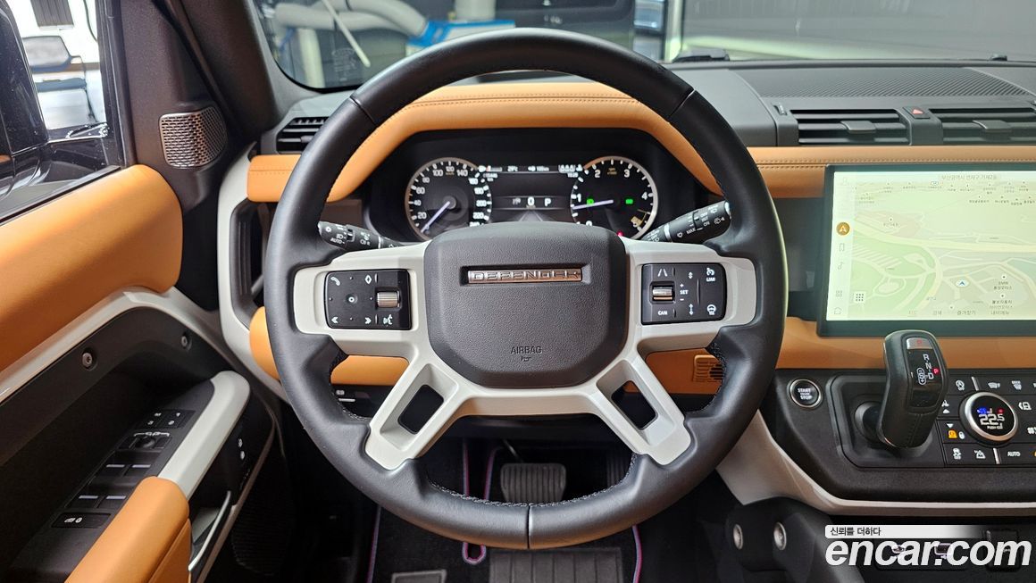 Land Rover Defender 2023