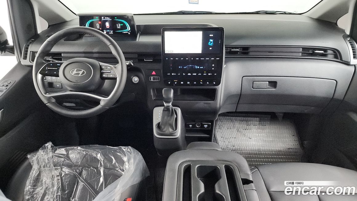 Hyundai Staria 2025