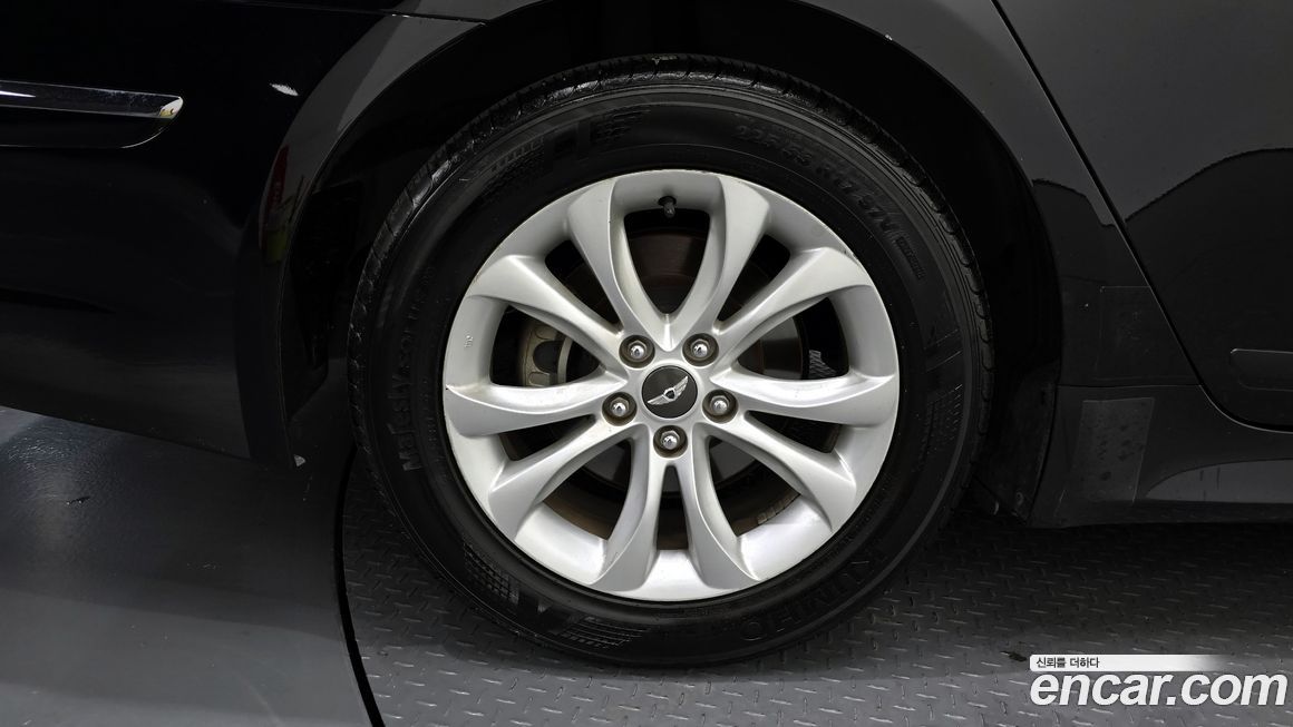 Hyundai Genesis 2013