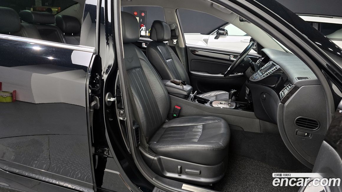 Hyundai Genesis 2013