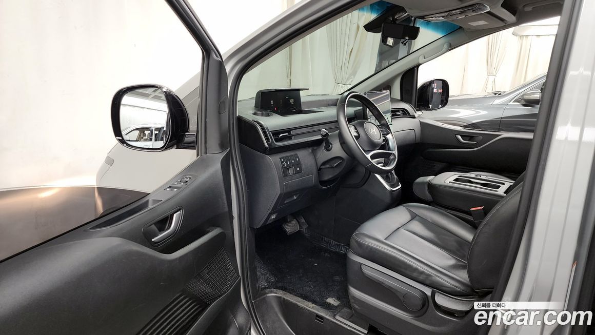 Hyundai Staria 2025