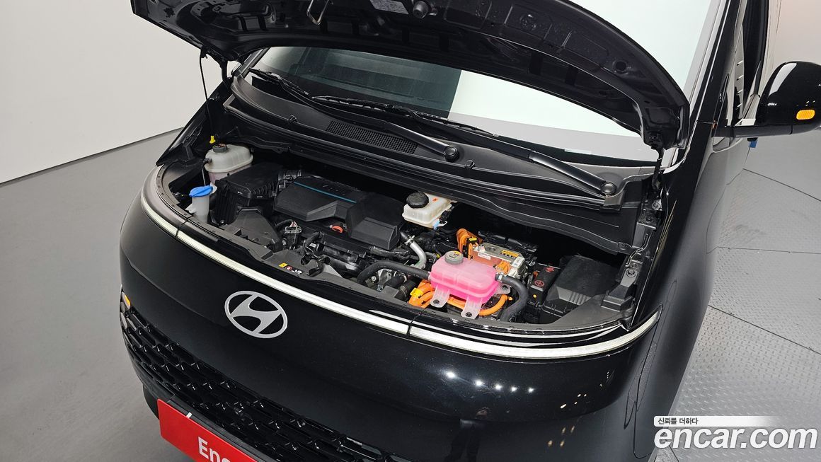 Hyundai Staria 2025