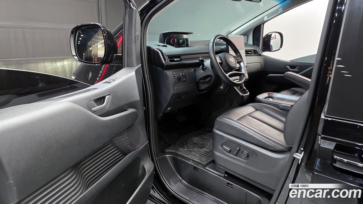 Hyundai Staria 2025