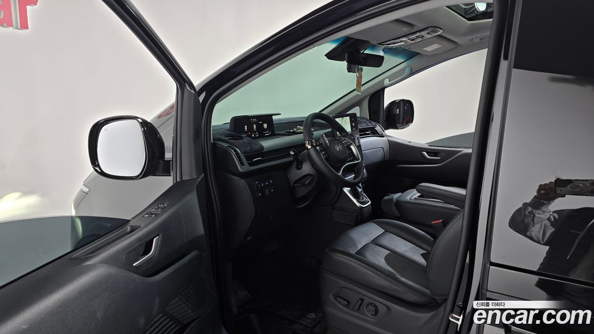 Hyundai Staria 2025