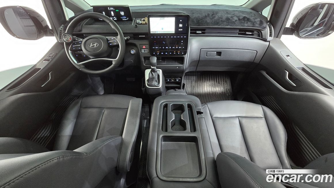 Hyundai Staria 2025