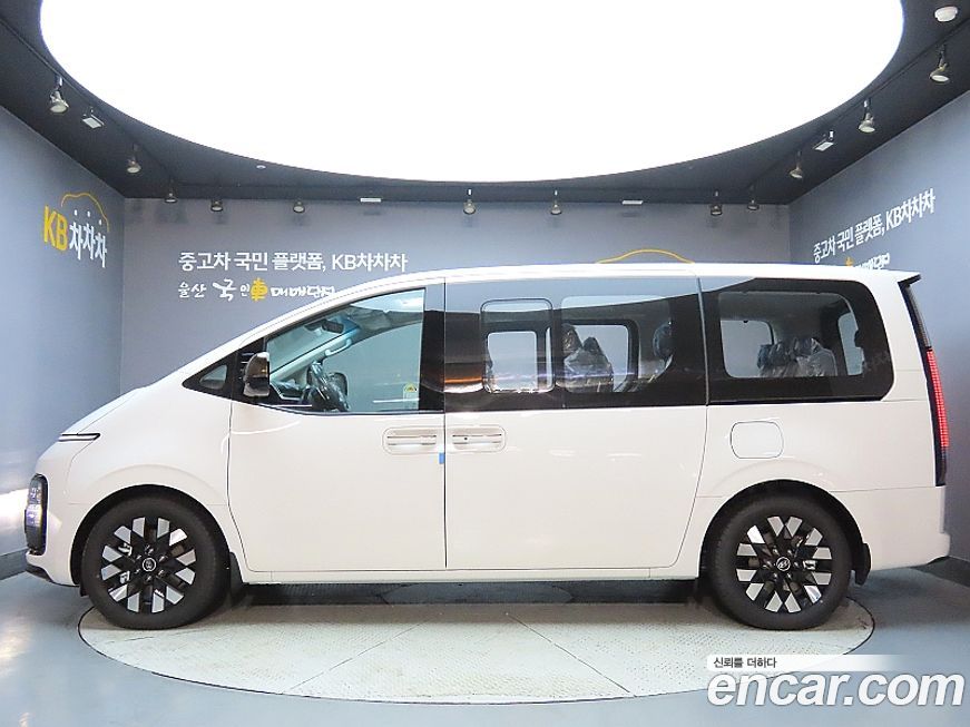 Hyundai Staria 2025