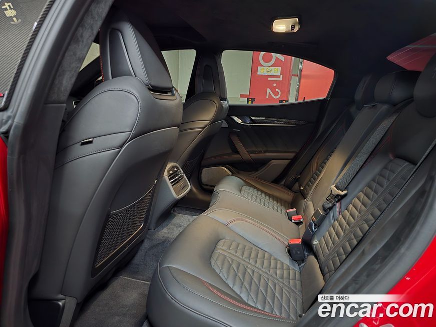 Maserati Ghibli 2021