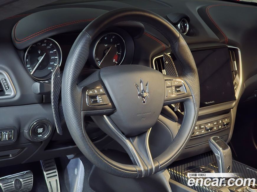 Maserati Ghibli 2021