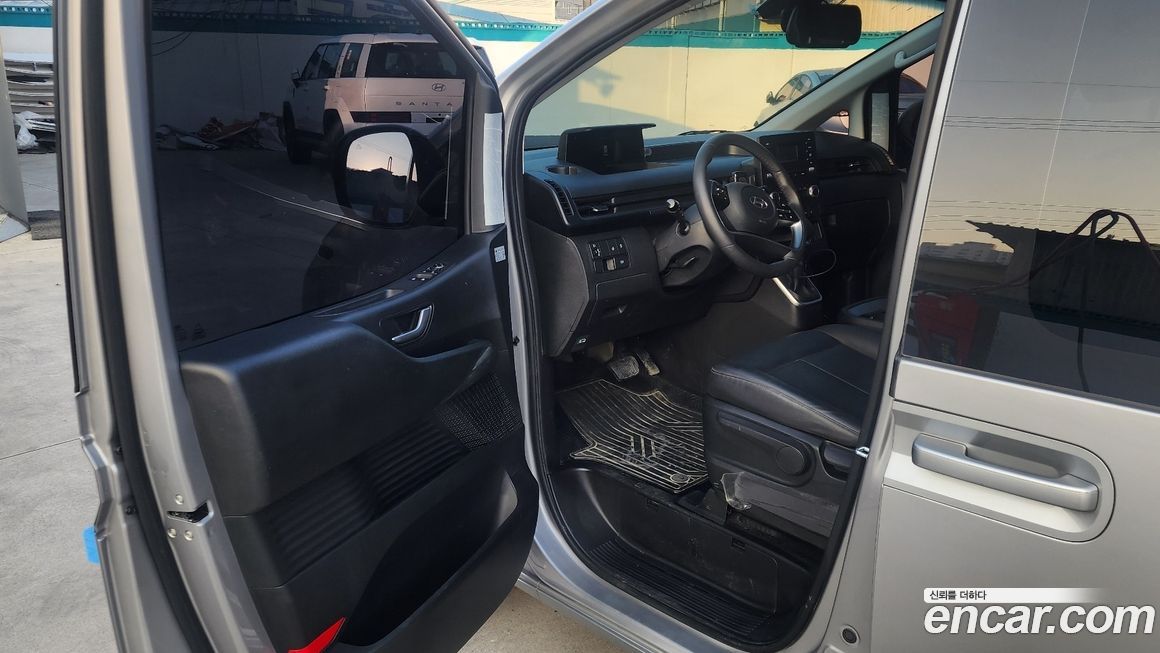 Hyundai Staria 2025