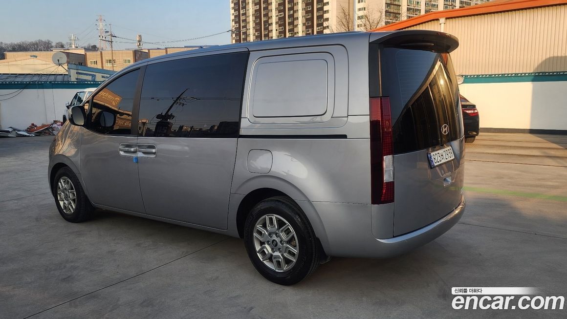 Hyundai Staria 2025