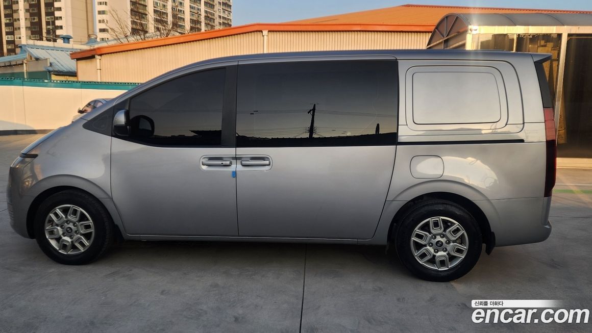 Hyundai Staria 2025