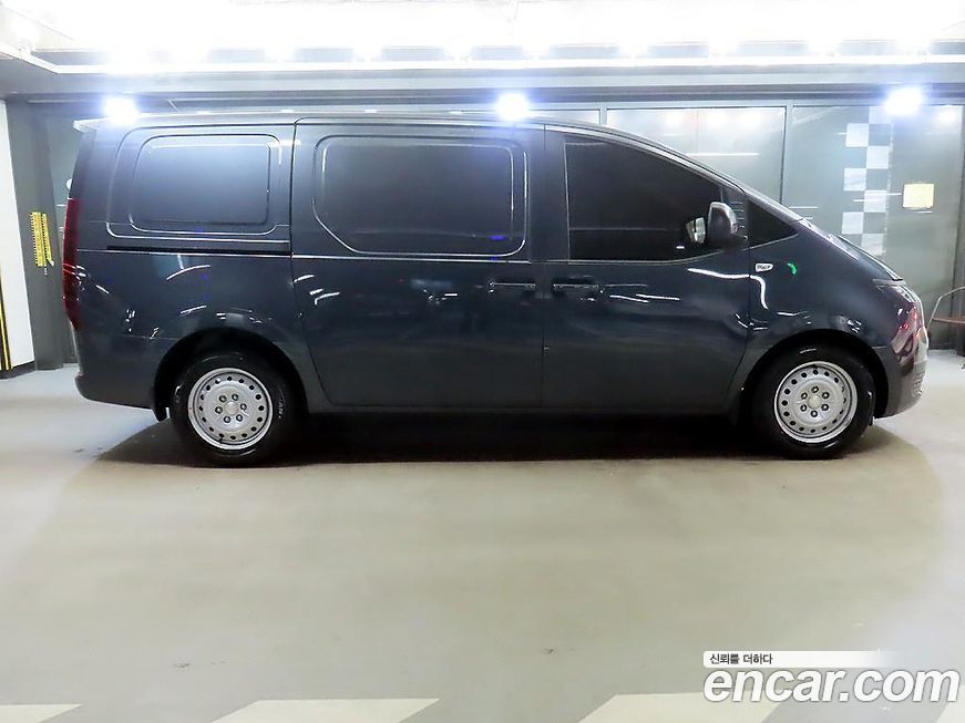 Hyundai Staria 2025