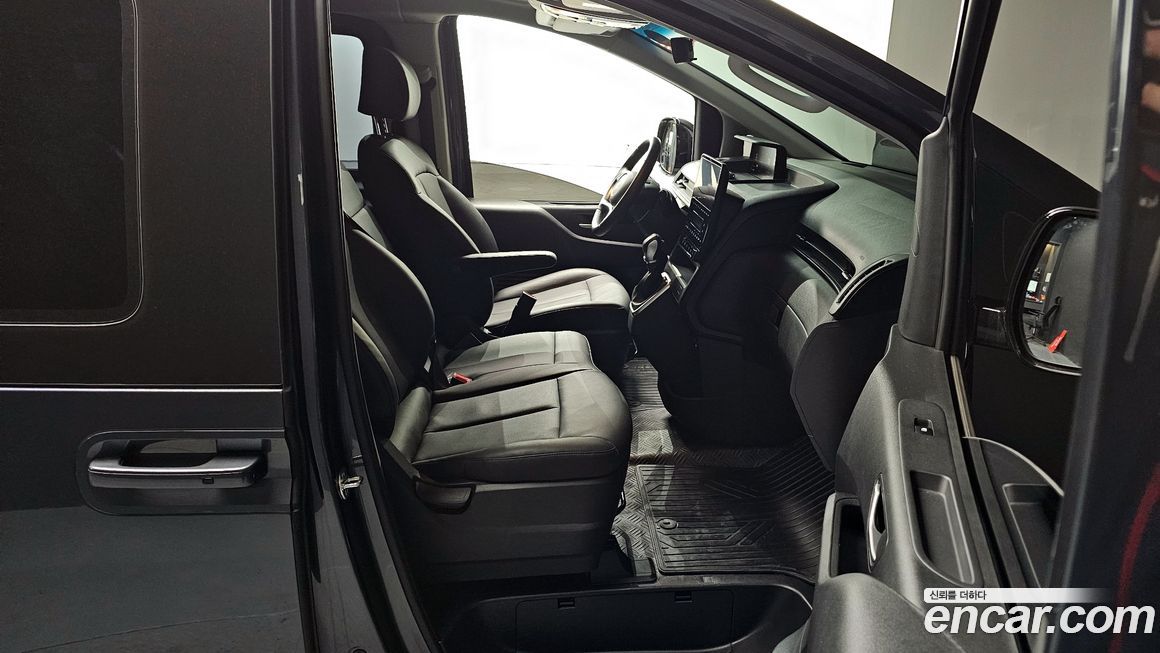 Hyundai Staria 2025