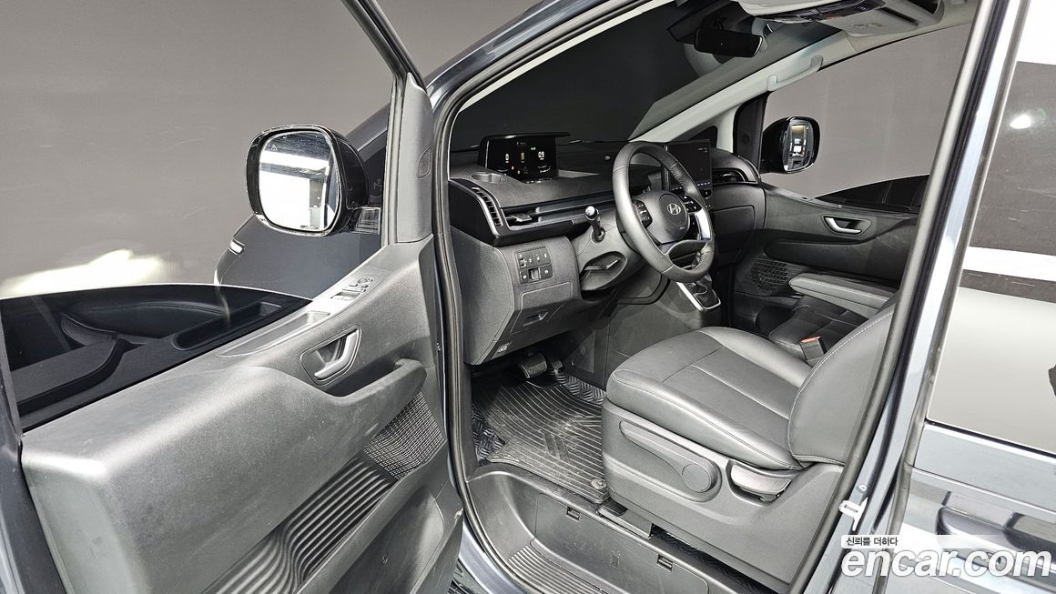 Hyundai Staria 2025
