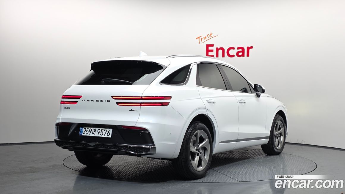 Genesis GV70 2025