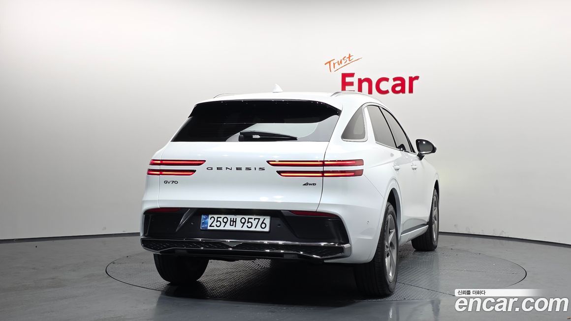 Genesis GV70 2025