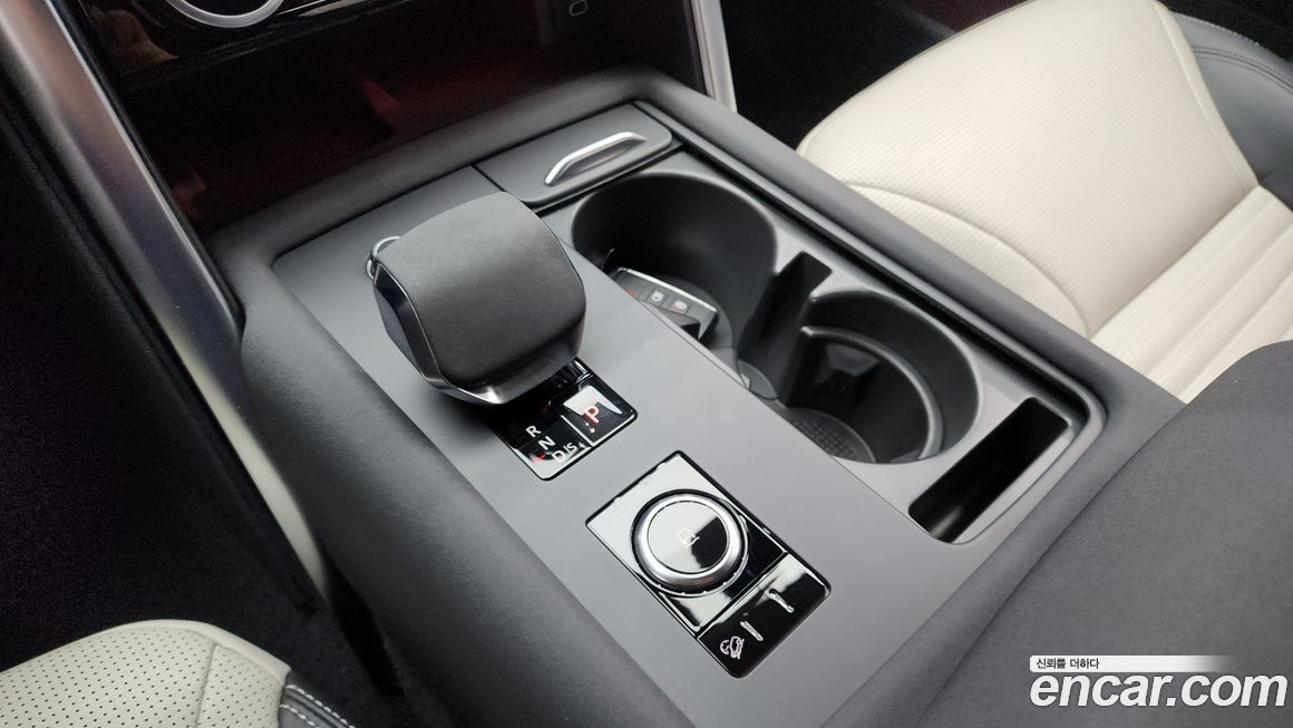 Land Rover Discovery 2023